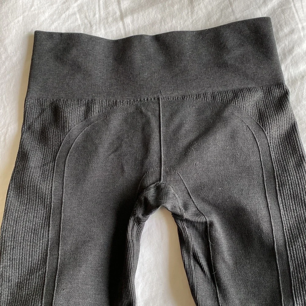 Lululemon ribbed compression leggings - Picture 5 of 5